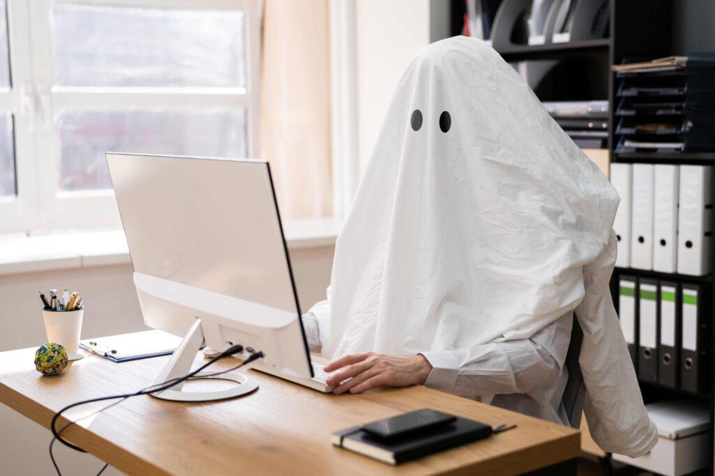 Ghostwriter im Büro. Kreativer Ghostwriter.